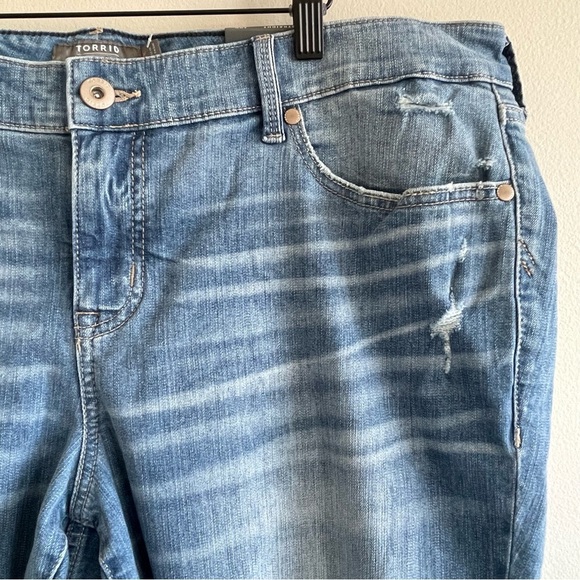 Torrid Women's Boyfriend Straight Distressed Jeans Size 18 - Picture 9 of 16